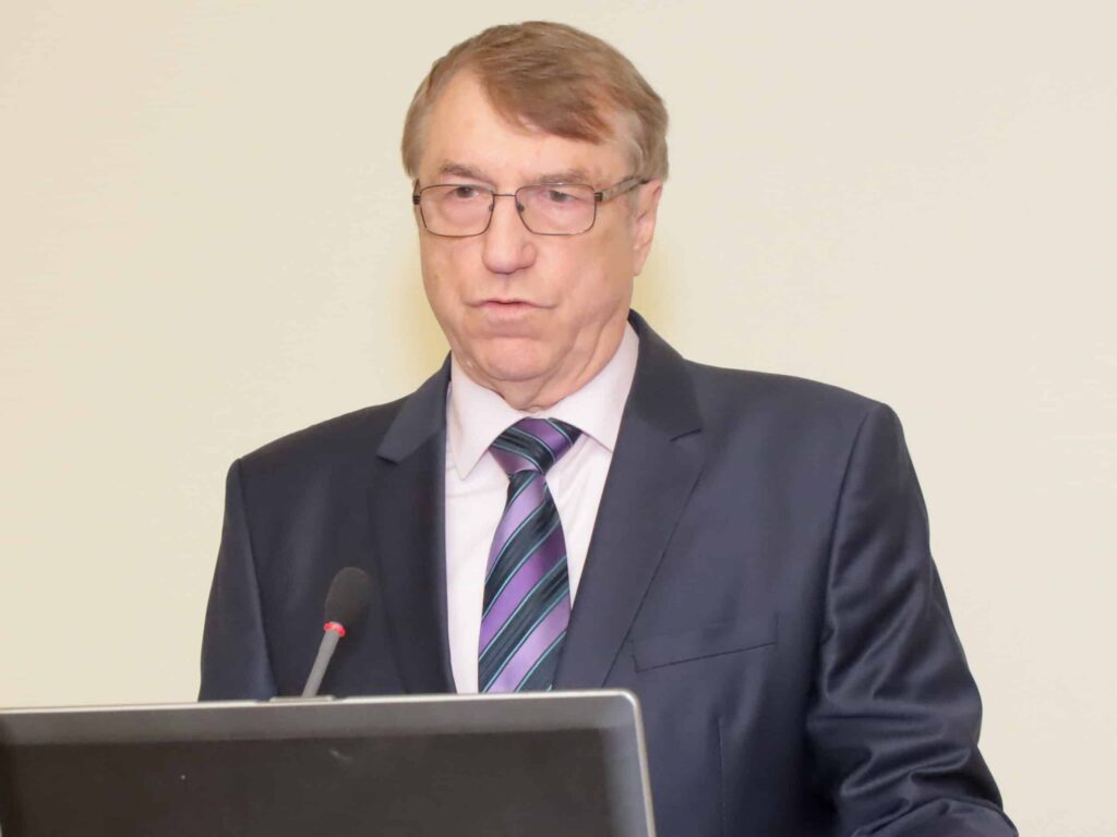 Ieklausies zinātniekos